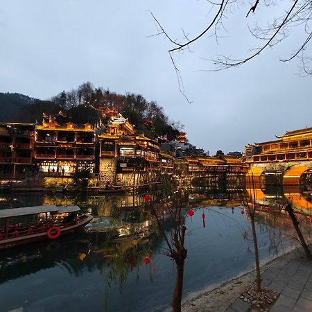 Lqj Riverside Guest House Fenghuang Esterno foto