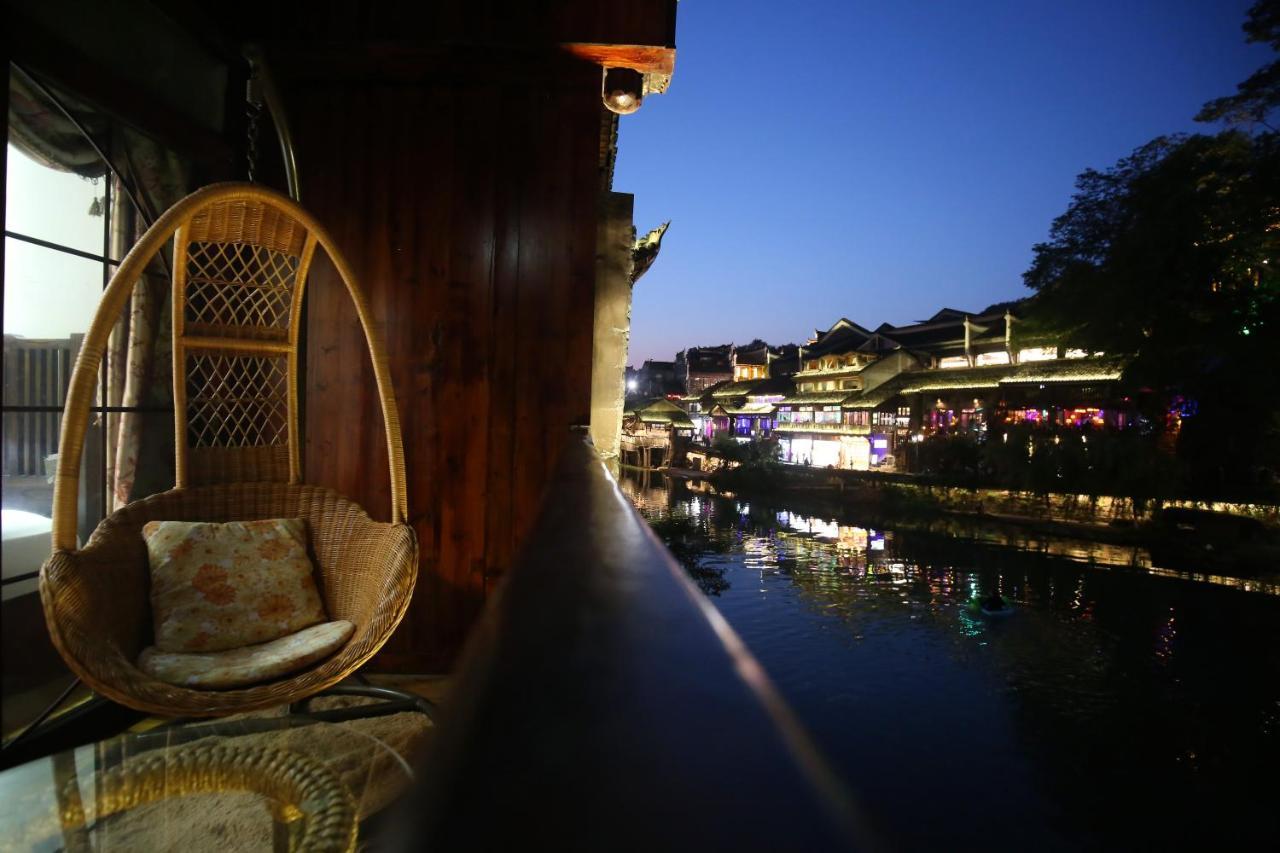 Lqj Riverside Guest House Fenghuang Esterno foto
