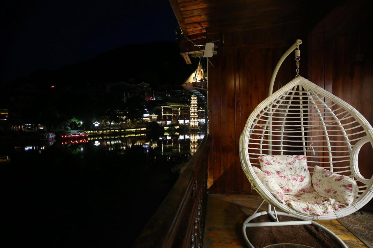 Lqj Riverside Guest House Fenghuang Esterno foto