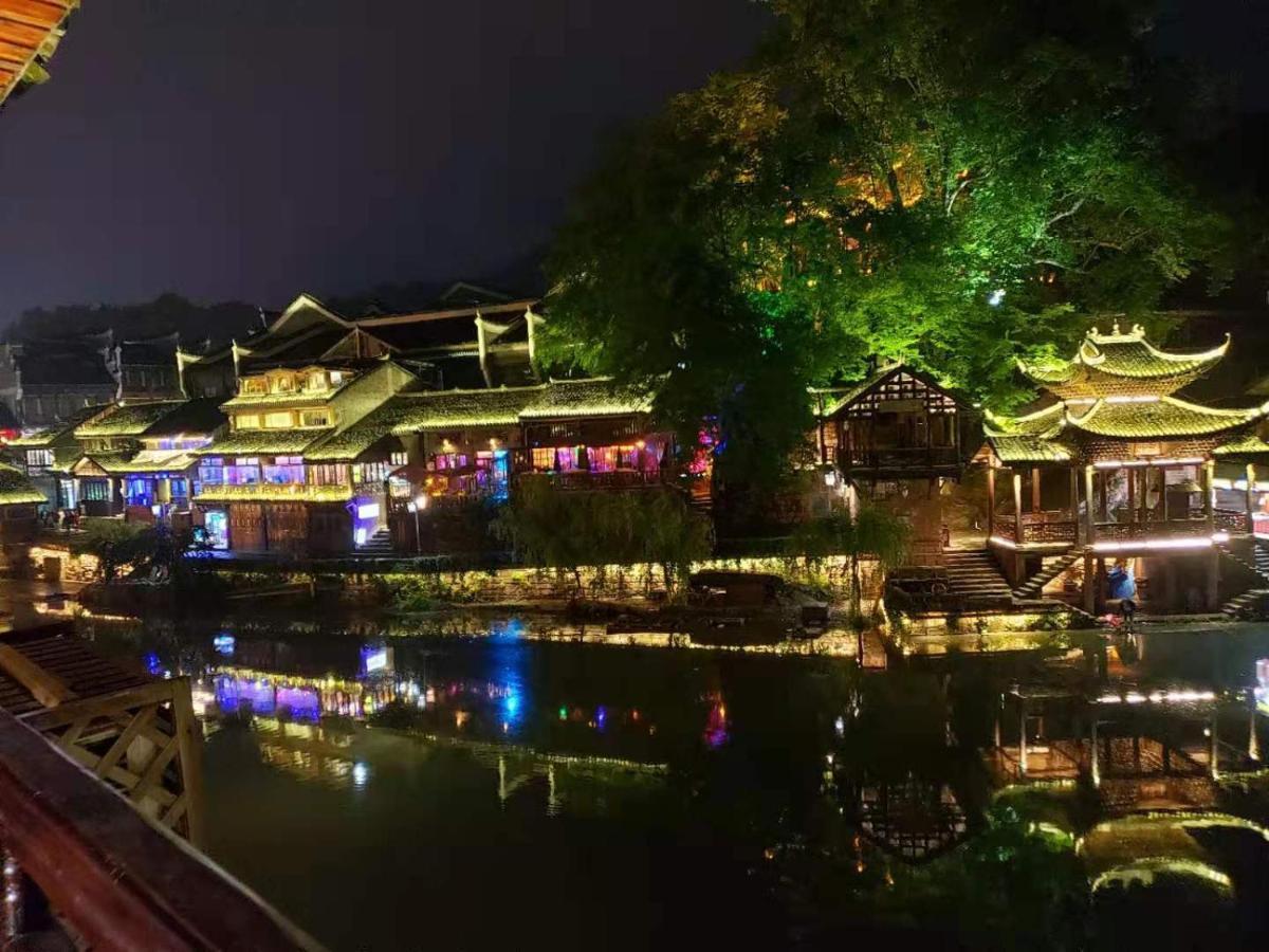 Lqj Riverside Guest House Fenghuang Esterno foto