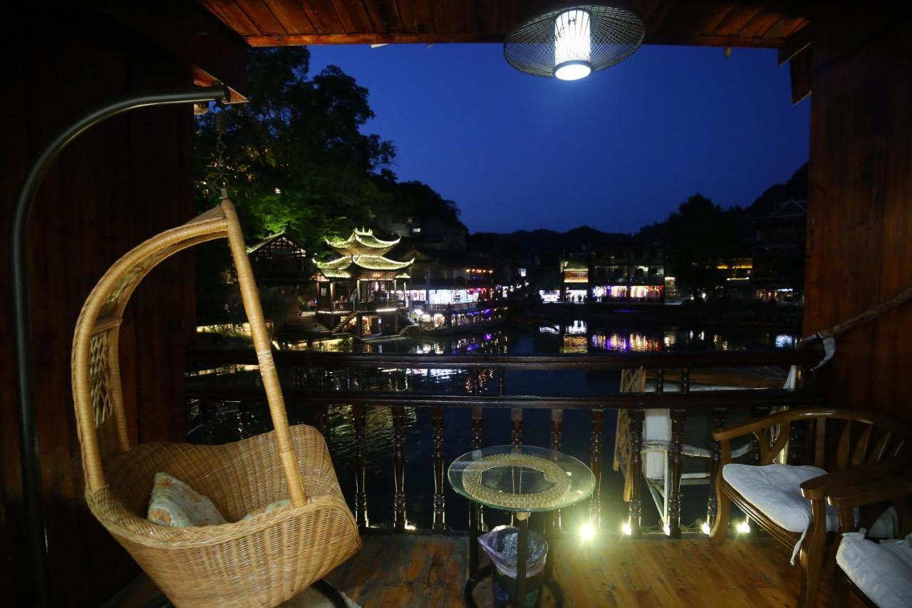Lqj Riverside Guest House Fenghuang Esterno foto