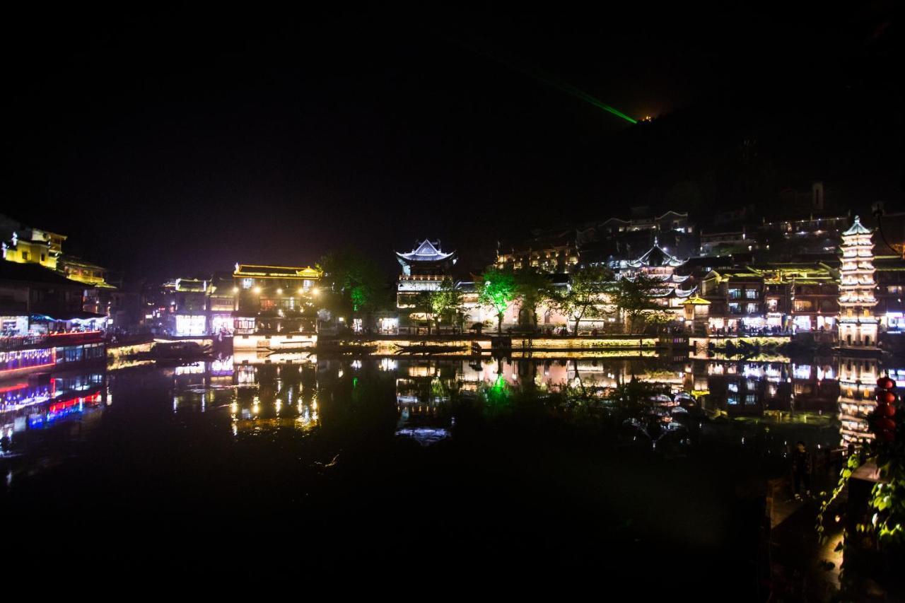 Lqj Riverside Guest House Fenghuang Esterno foto