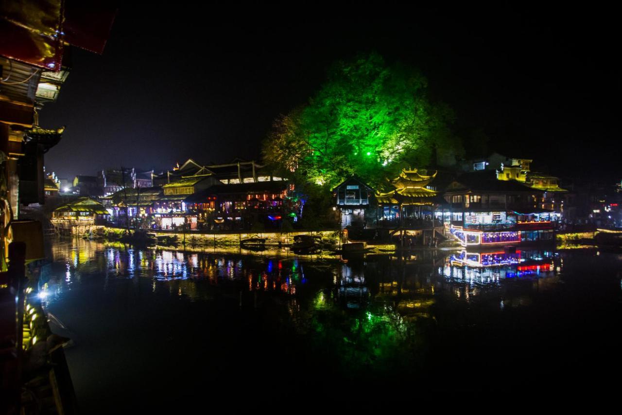 Lqj Riverside Guest House Fenghuang Esterno foto