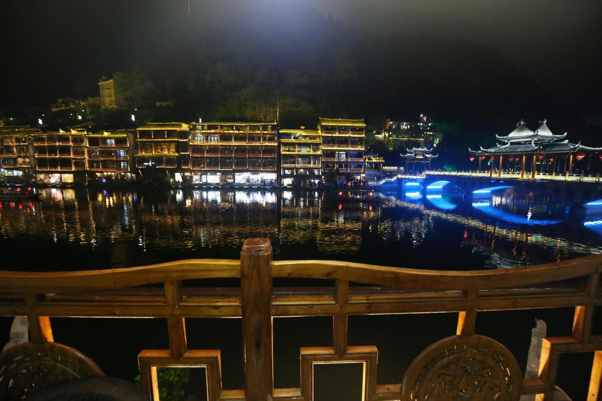Lqj Riverside Guest House Fenghuang Esterno foto