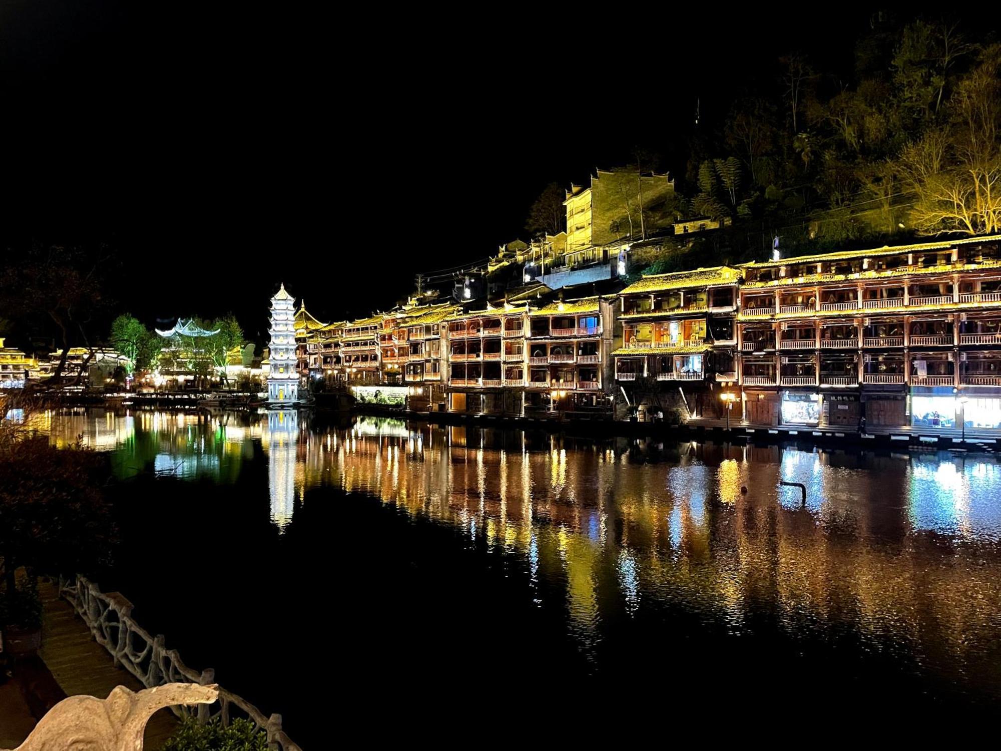 Lqj Riverside Guest House Fenghuang Esterno foto