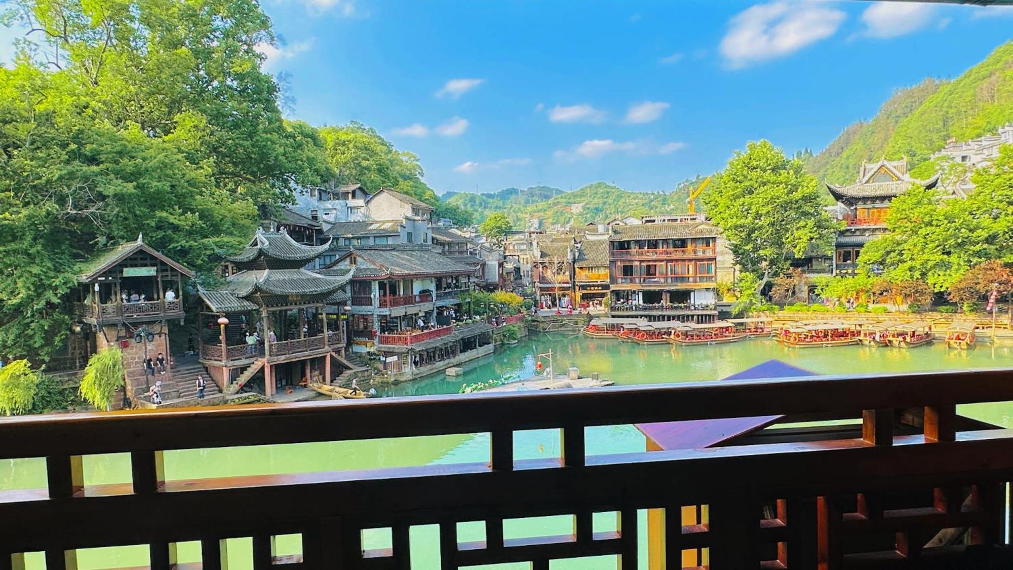 Lqj Riverside Guest House Fenghuang Esterno foto