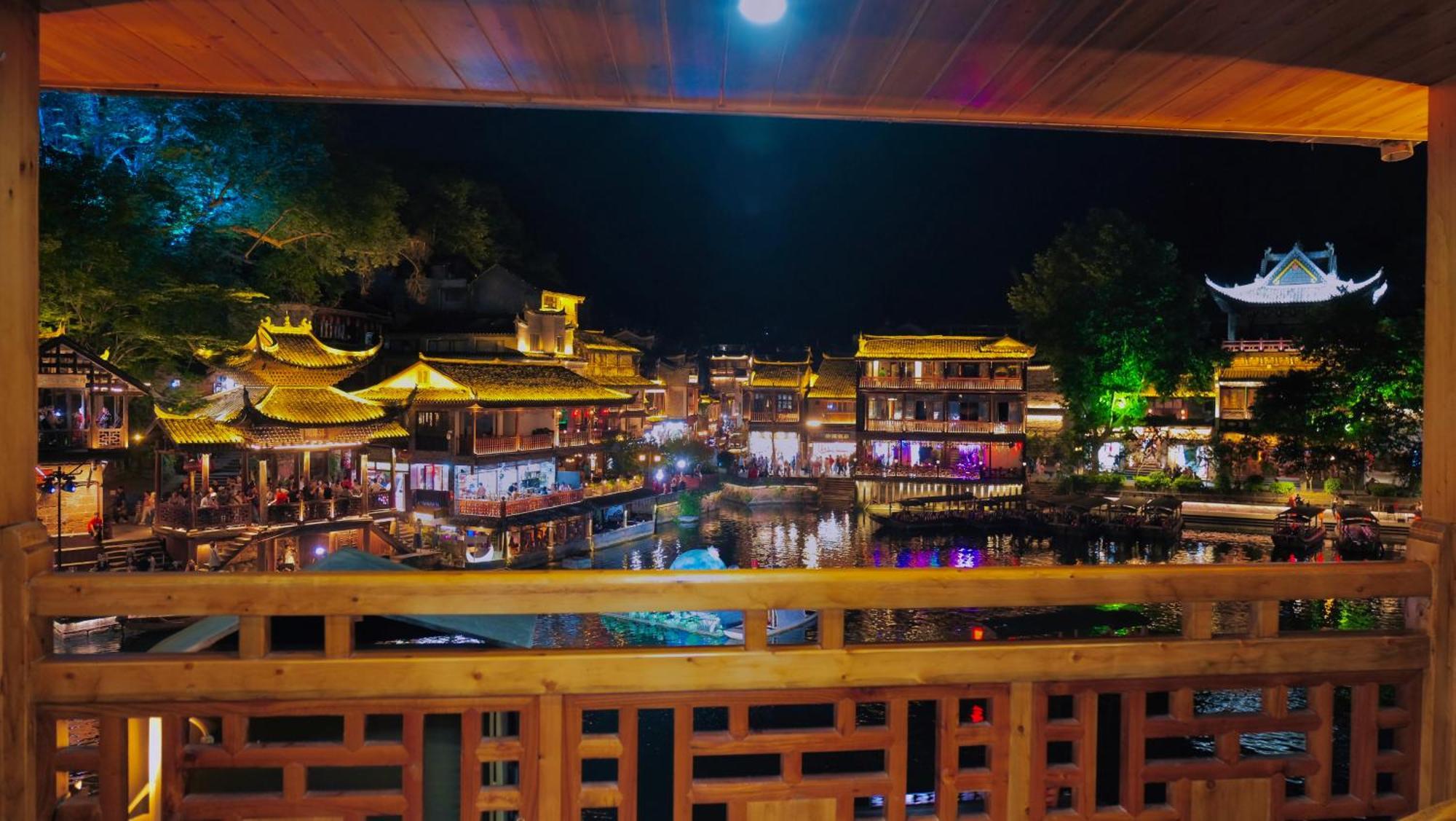 Lqj Riverside Guest House Fenghuang Esterno foto