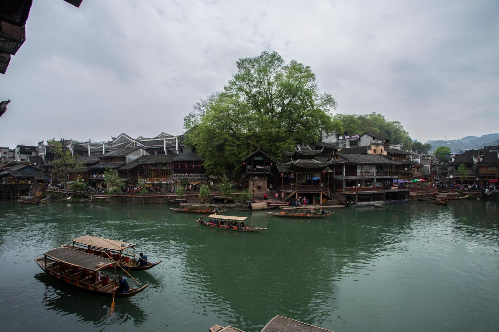 Lqj Riverside Guest House Fenghuang Esterno foto