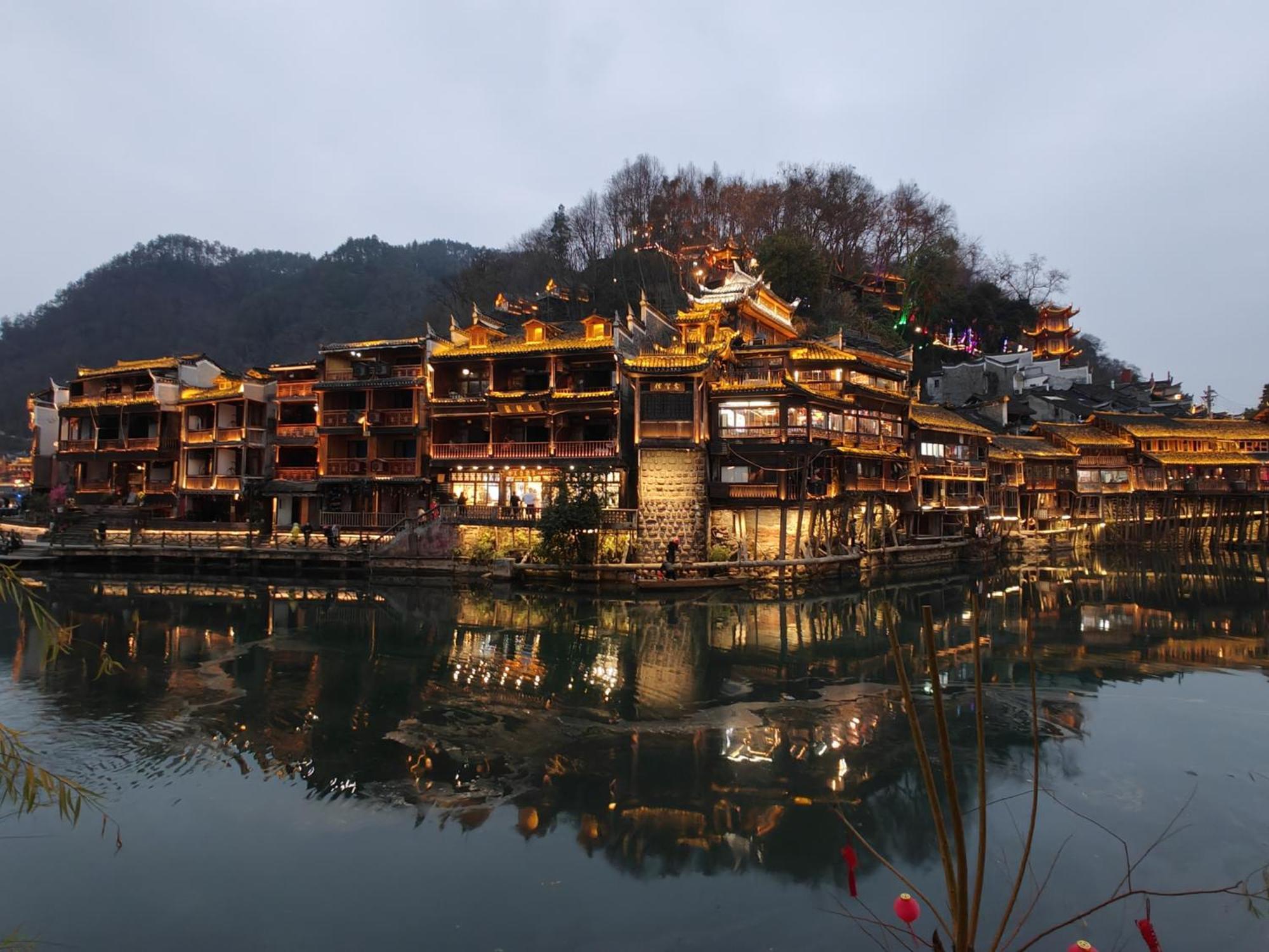 Lqj Riverside Guest House Fenghuang Esterno foto