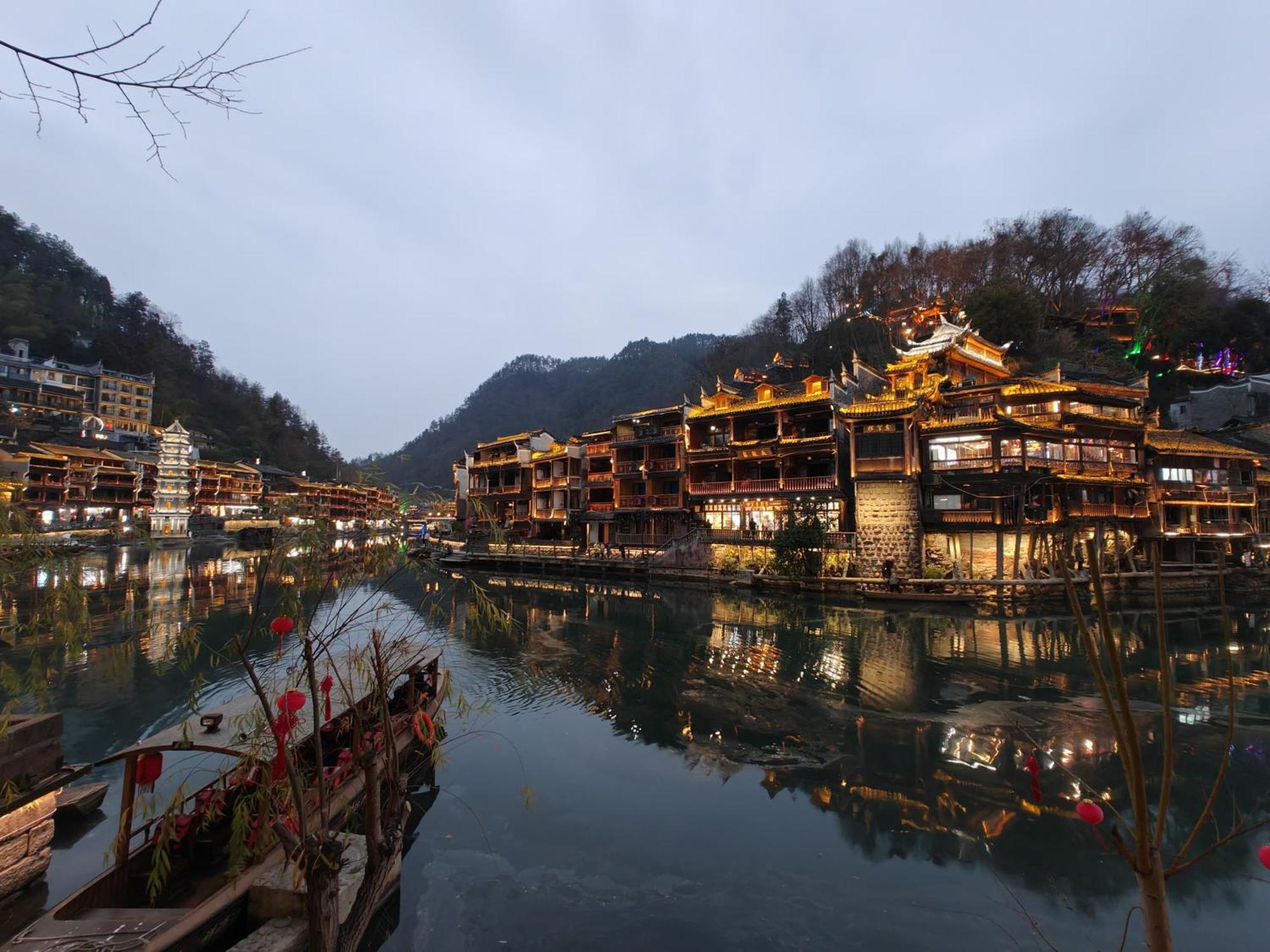 Lqj Riverside Guest House Fenghuang Esterno foto