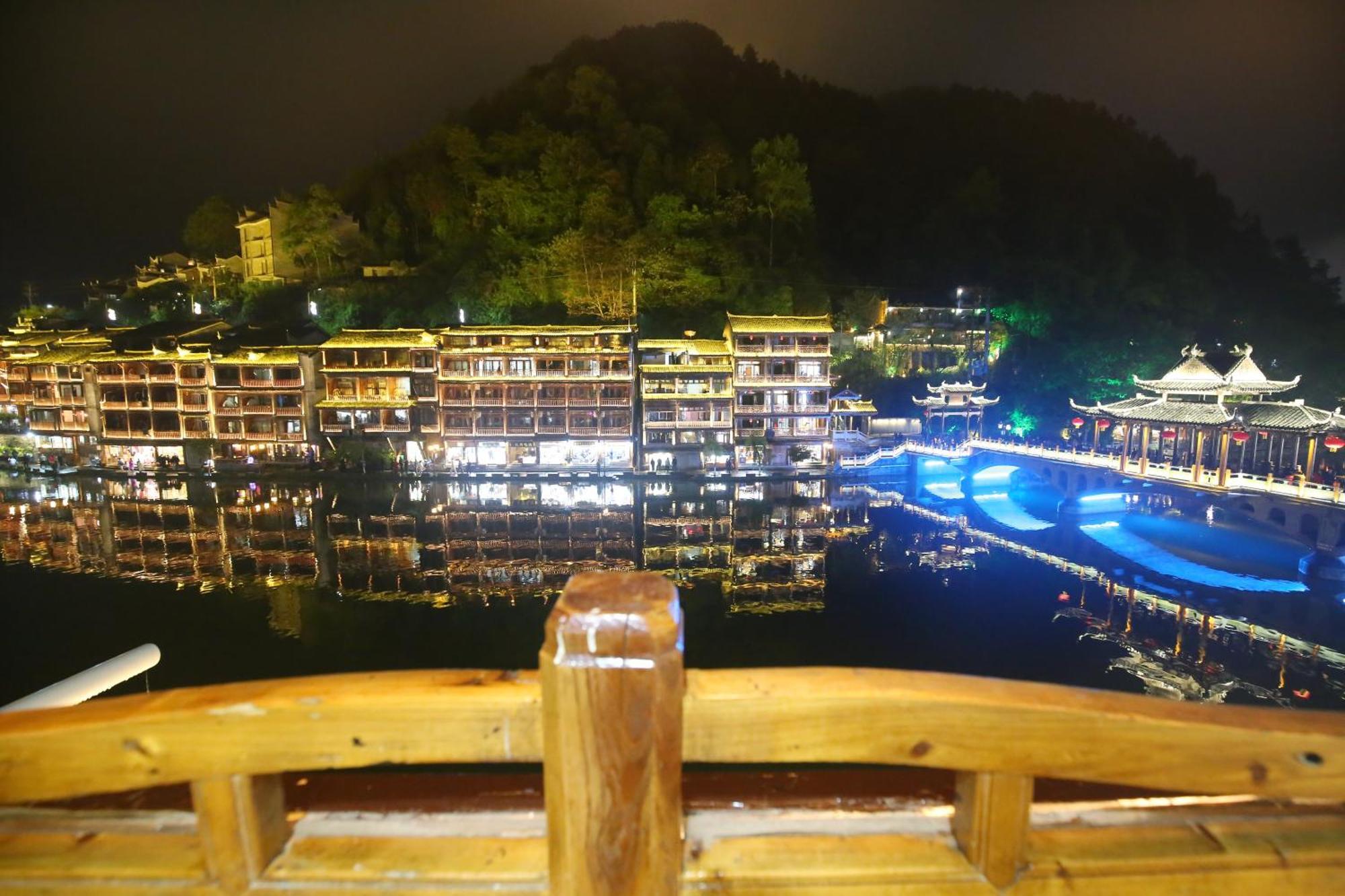 Lqj Riverside Guest House Fenghuang Esterno foto