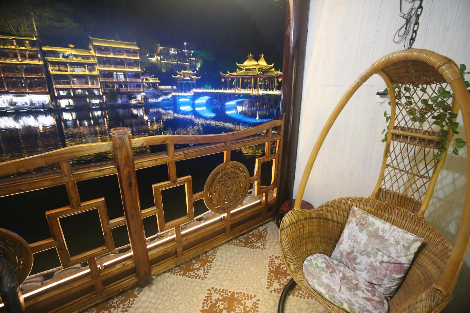 Lqj Riverside Guest House Fenghuang Esterno foto