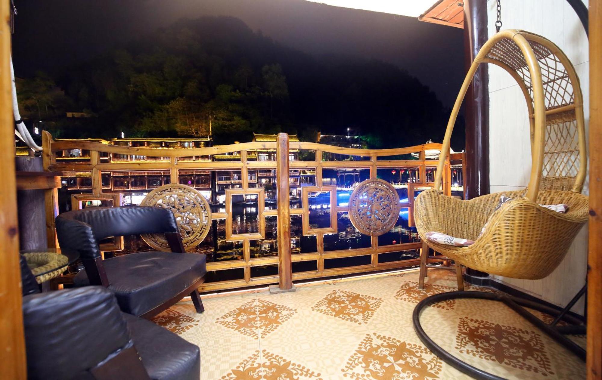 Lqj Riverside Guest House Fenghuang Esterno foto