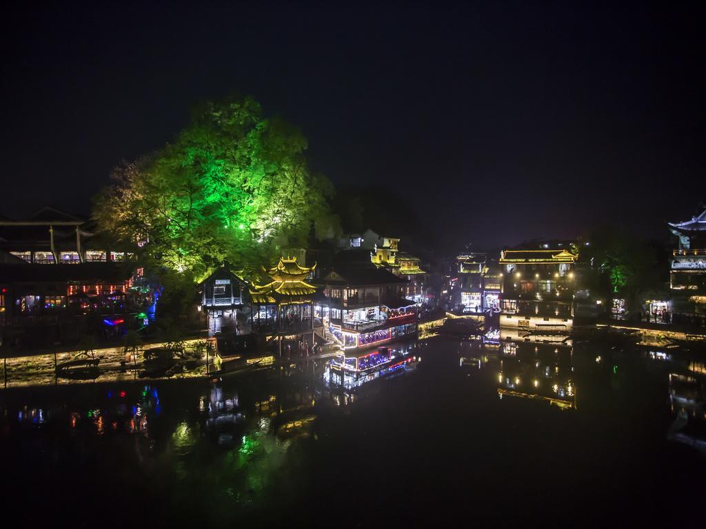 Lqj Riverside Guest House Fenghuang Esterno foto