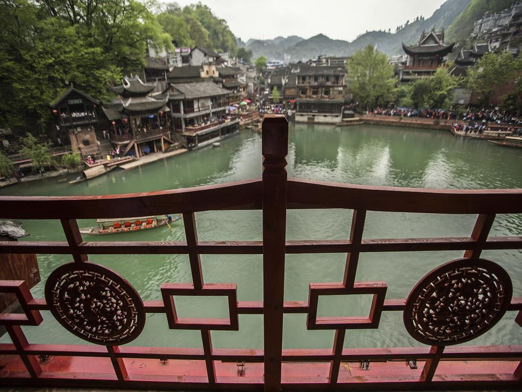 Lqj Riverside Guest House Fenghuang Esterno foto